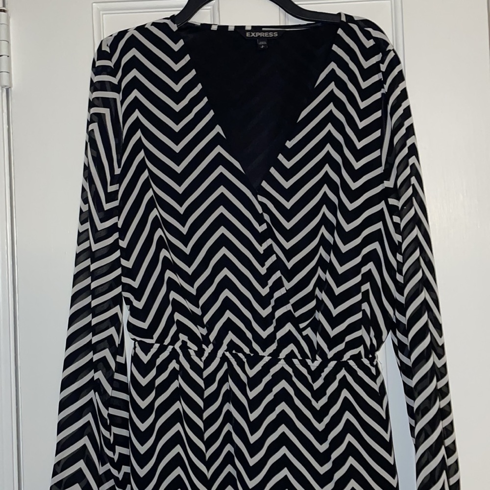 Express womens size small black and white dress - Picture 2 of 4